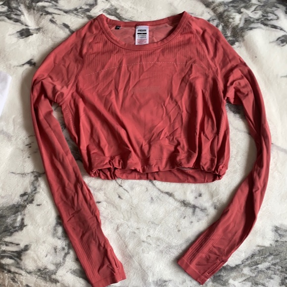 Gymshark cropped workout top - Picture 1 of 4